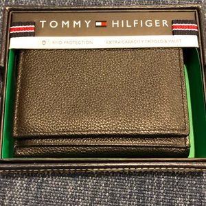Tommy Hilfiger black leather trifold wallet